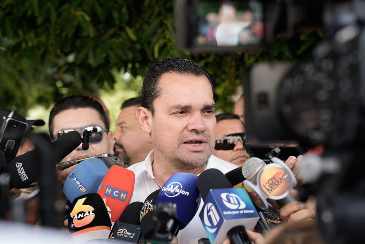 hnpresidencia tweet picture