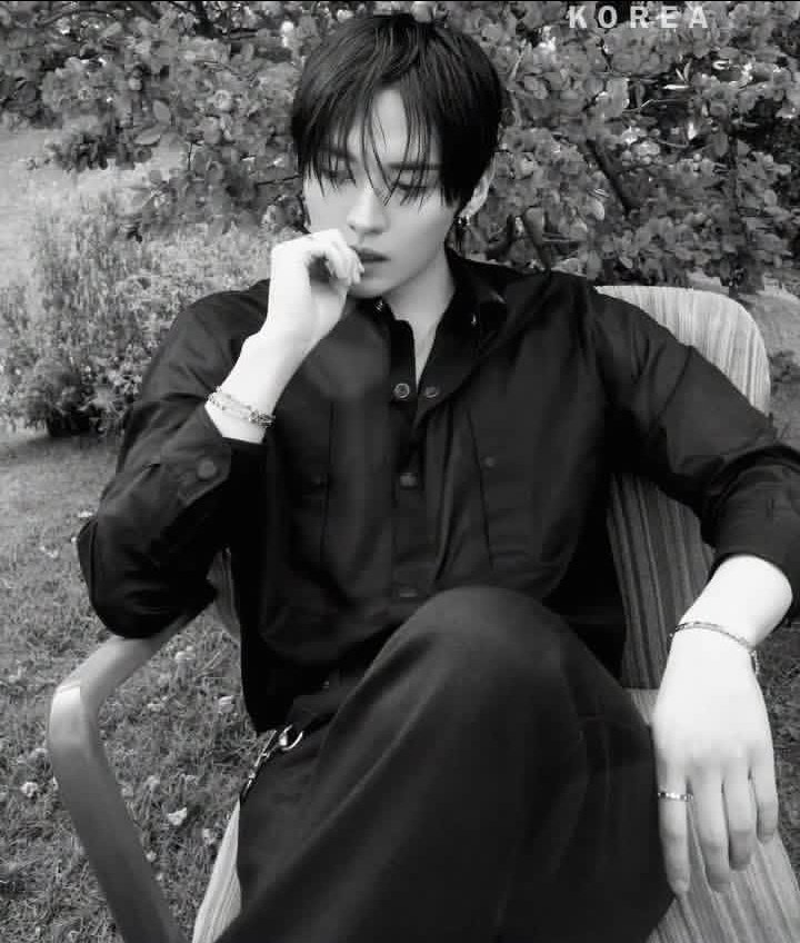 LeeMinho_Love25's tweet photo. Some facts about Lee Know:
He can run for ~60min straight without even slowing down to a walk in between
He is not ticklish
He has very high alcohol tolerance
He can resist sedatives
He is immune to intense pain massage
He once knocked down his boxing instructor with a liver shot https://t.co/qvgd9R3Sfg