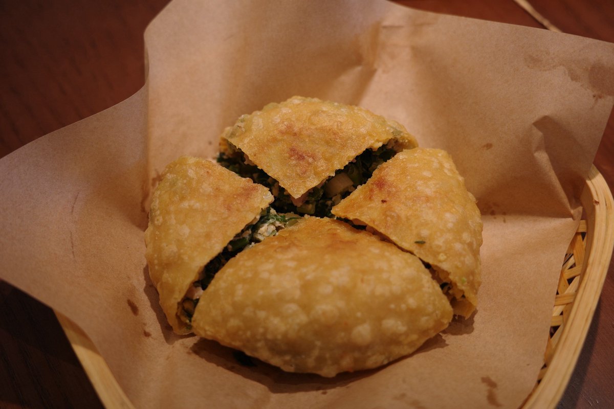 rid_QkgrP's tweet photo. Craving late-night street snack Grab a crispy Chinese pancake stuffed with savory pork at the alley stall—warm, crunchy, and so satisfying! https://t.co/FmpAyWX0Un