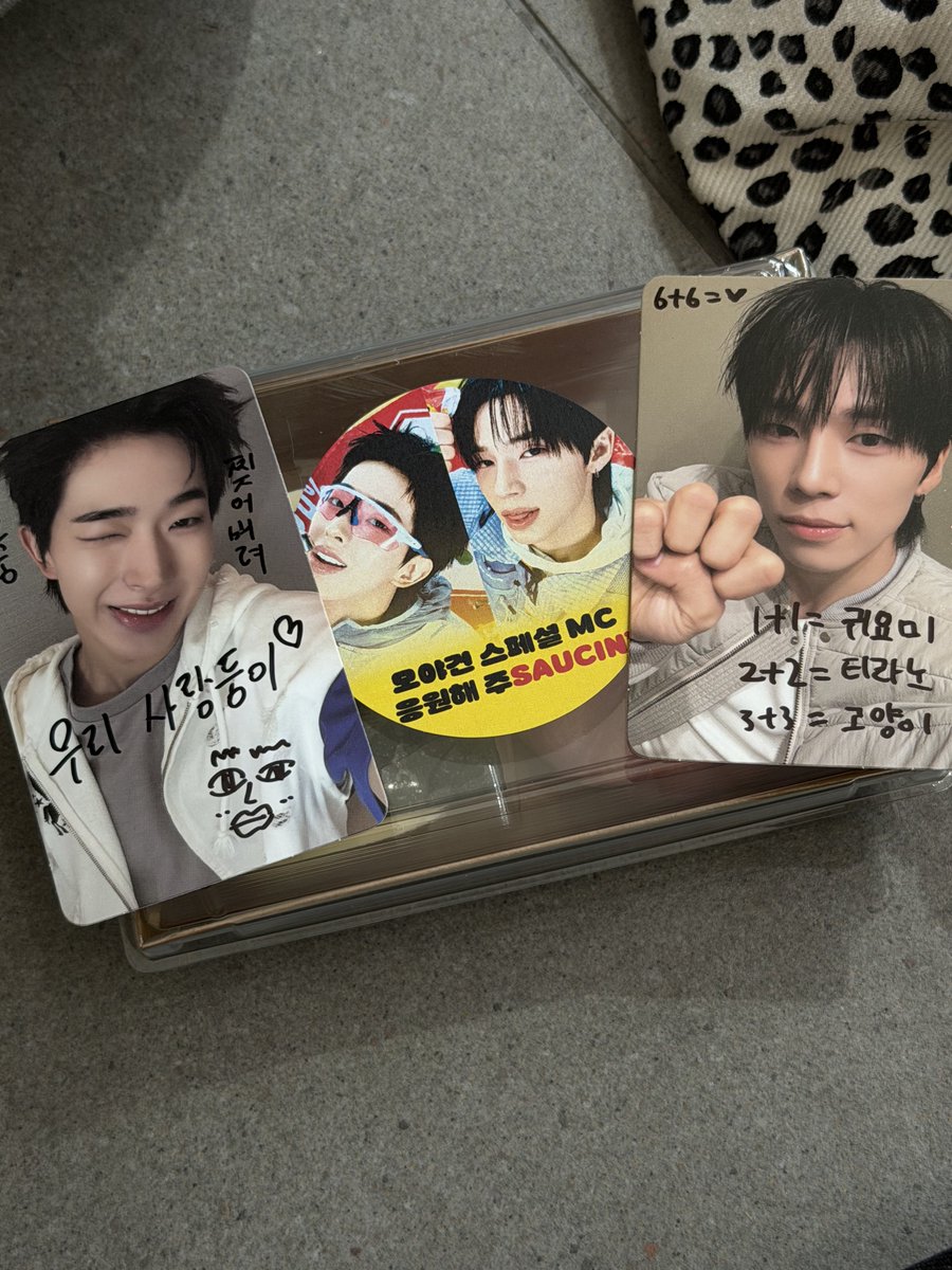 MintchocoJust's tweet photo. 260919 
음중 스페셜mc 포카
🐾 6+6＝♡
🐧 음중 찢어버려
ㅋㅋ
#넥스지 #NEXZ 
#소건 #토모야 https://t.co/P9iRL41ri2