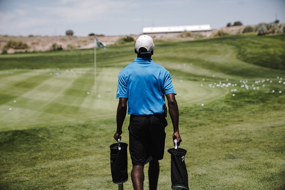 shaki_clay's tweet photo. Rather than a crowded bar, we picked a par-three loop by the glass hedge. With playful experiments and easy traditions under breezy brightness, the day ended well. #WeekdayGolf #GolfBalance https://t.co/Qp0cWzCRbC