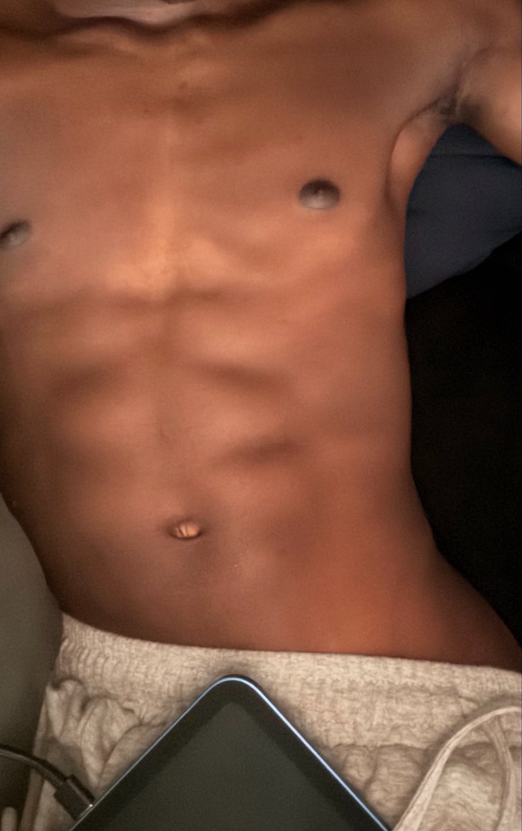 BANDZZXHO's tweet photo. body so sexy https://t.co/DQeDgaDTBM