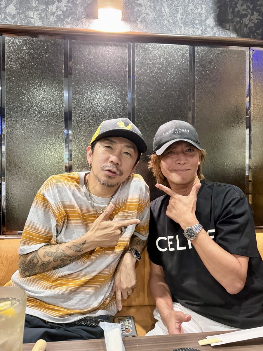TSUYOSHI_PTP's tweet photo. 明日熊本でLIVEがある
LUNA SEAのイノランさんと
共通の知り合いの店でバッタリ

明日それぞれの会場で
熊本をぶちあげて
夜にまた合流しましょ😎 https://t.co/lNf7uyRbpN
