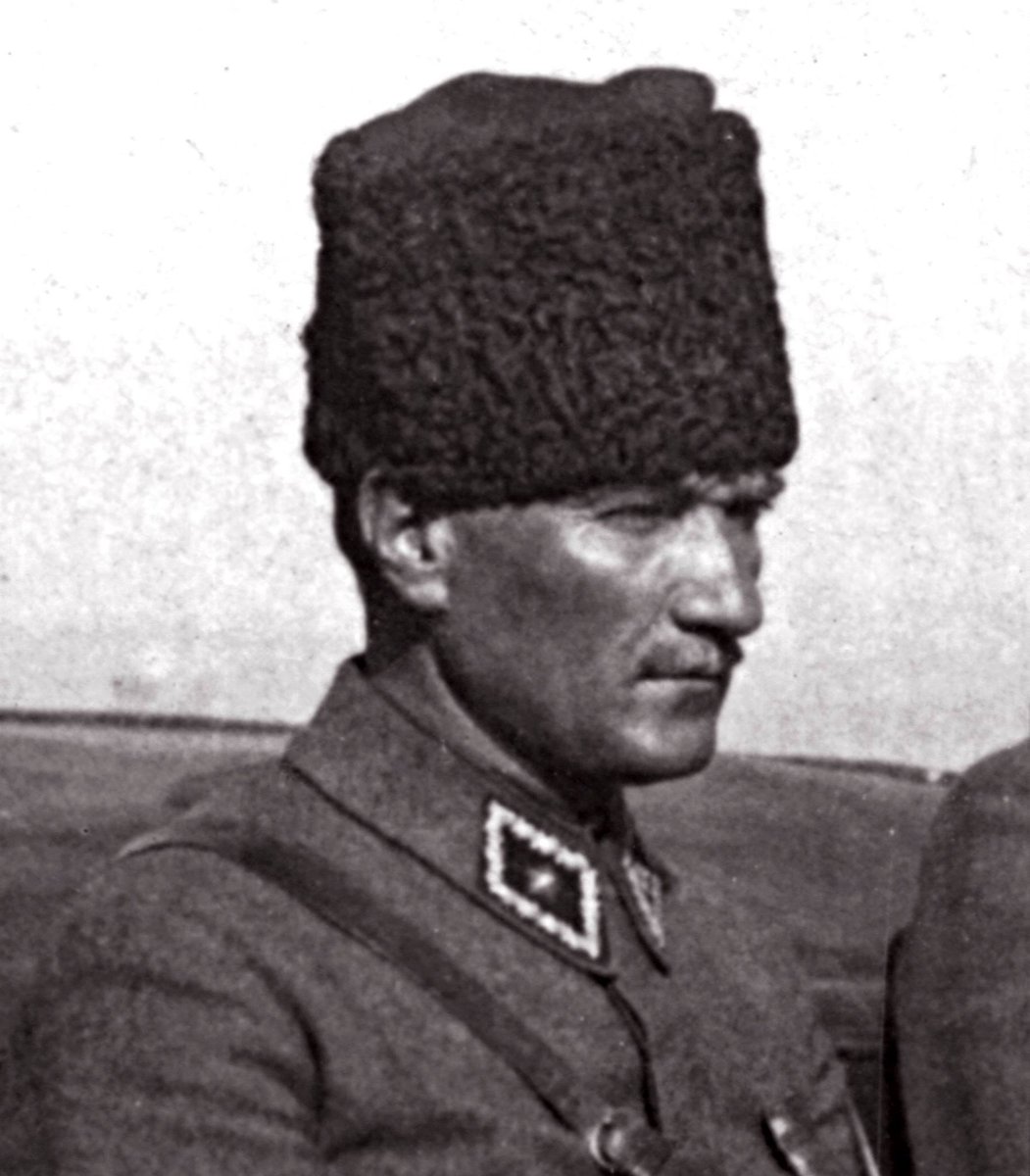 DemirYolculuk's tweet photo. "Millet sevgisi kadar büyük mükafat yoktur. İstiklal Harbi'nde benim de milletime ettiğim birtakım hizmetler olmuştur zannederim. Fakat bunlardan hiçbirini kendime mâl etmedim.

Yapılanın hepsi milletin eseridir dedim, aranacak olursa doğrusu da budur." https://t.co/5FB117VCWa
