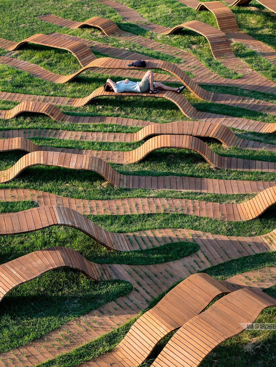 interiorsuckerr's tweet photo. Root Bench by architecture Yong Ju Lee, Hangang Park, Seoul https://t.co/gK8zfOWqRS