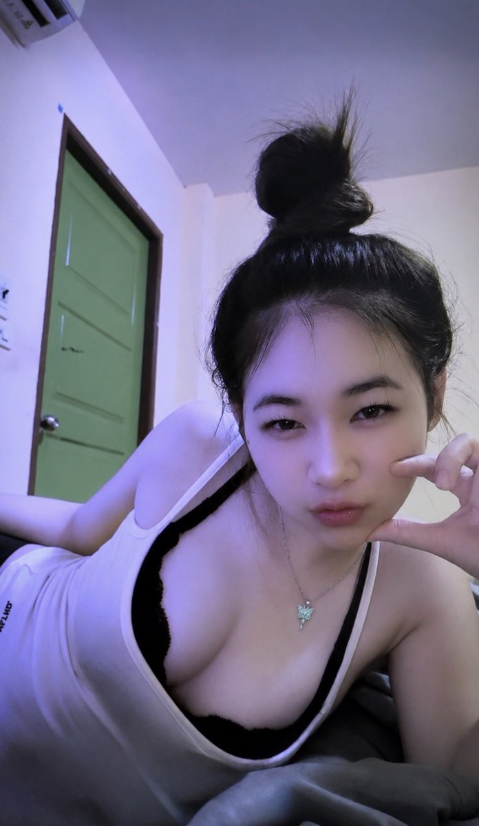 Inshowy2o's tweet photo. ถืงตัวจะเล็กแต่นมไม่เล็ก😜 https://t.co/Yo2lQLY5ag