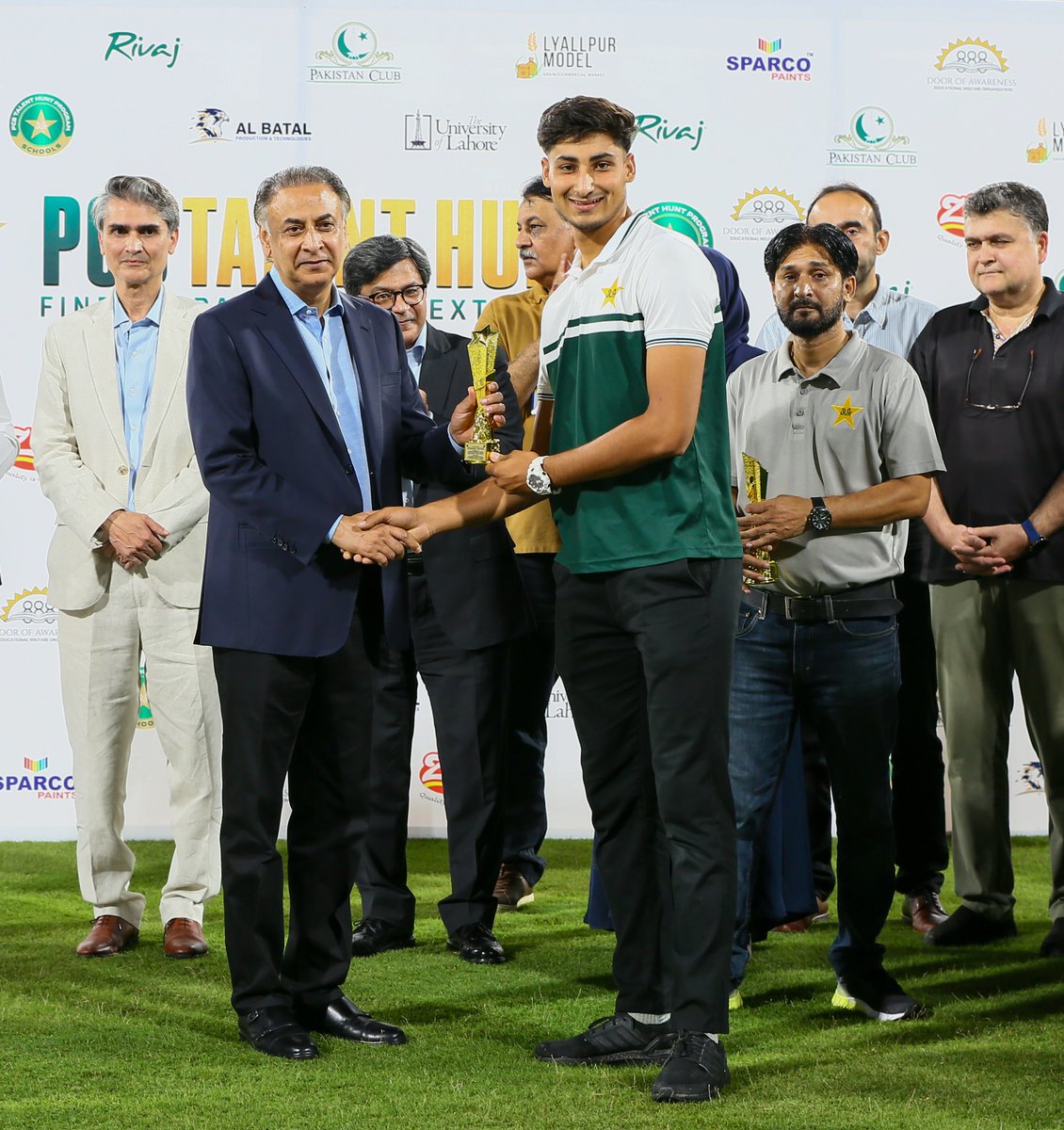 TheRealPCB's tweet photo. πΈπΈ
#SchoolToStadium | #PakistanFutureStars | #PCBTalentHunt https://t.co/LwPqV9Um5d