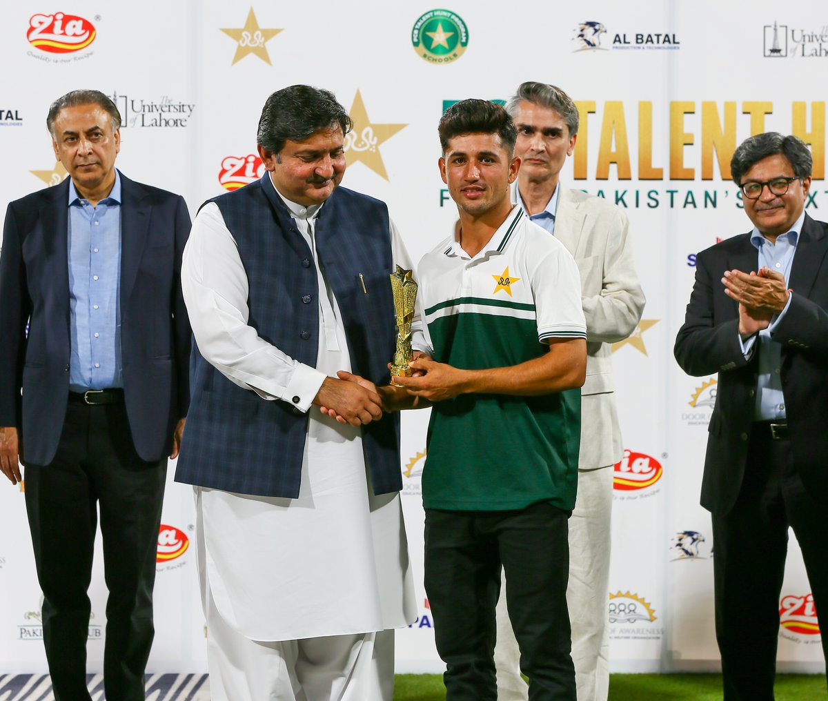 TheRealPCB's tweet photo. πΈπΈ
#SchoolToStadium | #PakistanFutureStars | #PCBTalentHunt https://t.co/LwPqV9Um5d