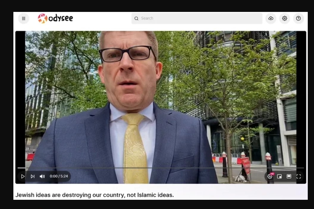 AntiRacismDay's tweet photo. Earlier @RupertLowe10 claimed that his campaigner manager in Holborn, Lewis Holmes, had been attacked with boiling liquid. Police now say a passerby knocked his coffee, which he spilt on his leg. Restore are liars. Holmes is pictured here today with neo-Nazi Patrick McGinnis https://t.co/qj2AyuN4li
