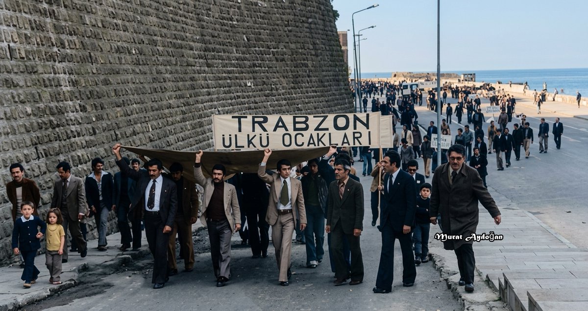 budun9's tweet photo. Trabzon'da sahilin dört bir yanından yürüyen Trabzon Ülkü Ocakları 

197? https://t.co/s5BdEV83fj