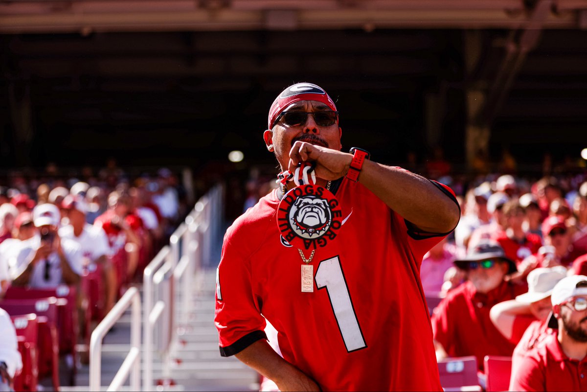 GeorgiaFootball's tweet photo. Dawg takeover ❤️ https://t.co/ER3e2o5qZd