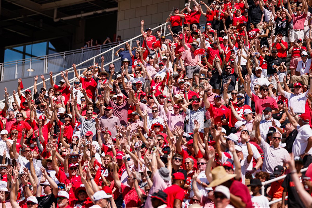 GeorgiaFootball's tweet photo. Dawg takeover ❤️ https://t.co/ER3e2o5qZd