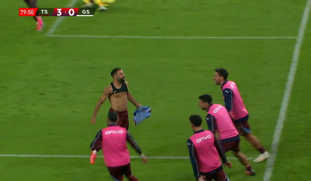 ActuFoot_'s tweet photo. 🚨 MOHAMED SALAH 🇪🇬 EST IMMORTEL !!!! 🤯

TRIPLÉ ET UNE PASSE DÉCISIVE CE SAMEDI FACE À GALATASARAY !!!! 🎩🎯

TRABZONSPOR S’EST IMPOSÉ 4-0 !!! https://t.co/4cZcKxUSuv