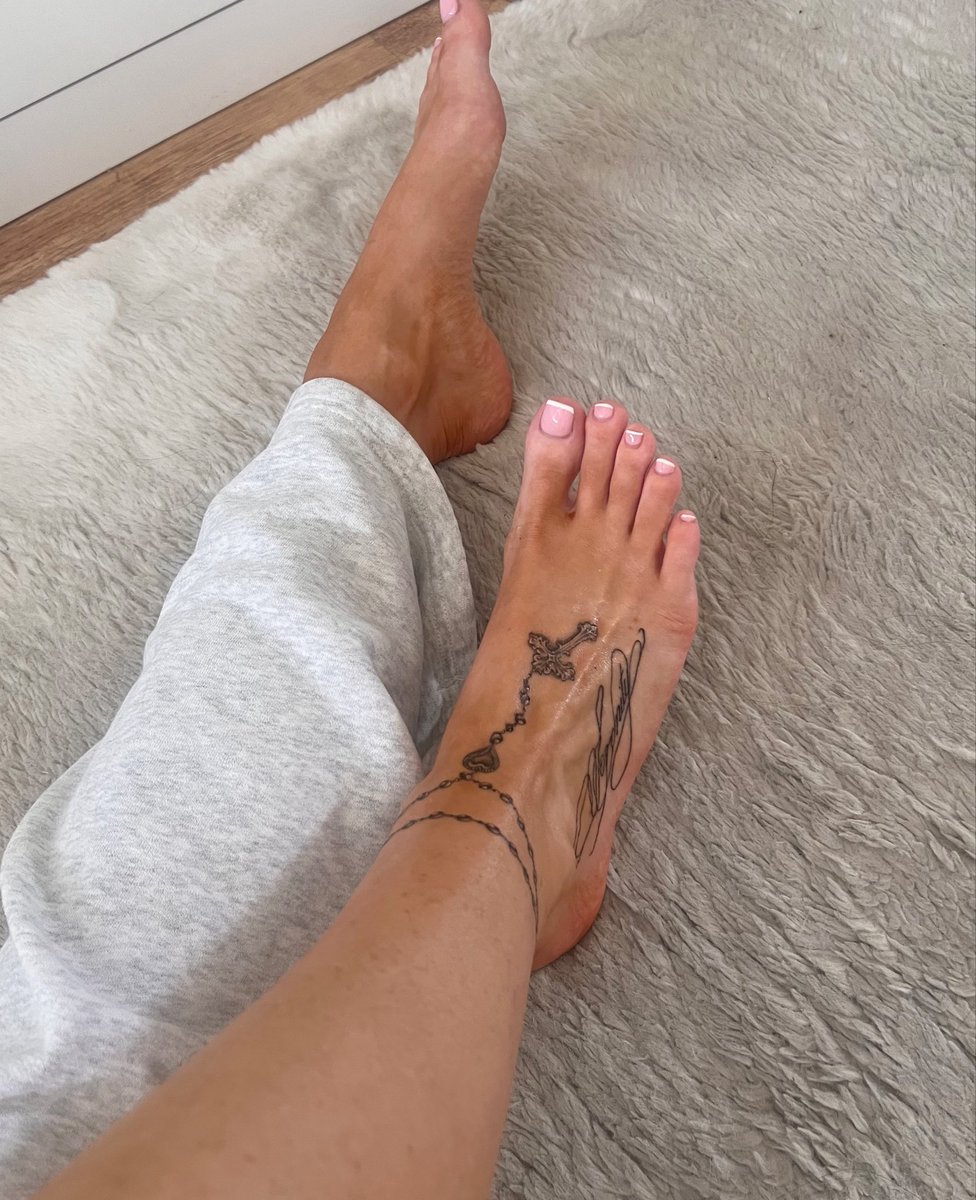 princessp13ach's tweet photo. New tattoo I’m obsessed 😇🦶🏼 https://t.co/QjF7sPik9D
