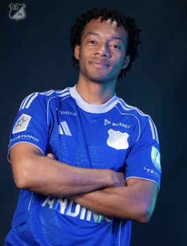 HINCAPIEDATOS's tweet photo. Millonarios tuvo el honor de tener en sus filas:

🇨🇴 Al máximo goleador histórico colombiano en Europa, a Falcao García con 262 anotaciones.

🇨🇴 Al jugador colombiano con más partidos disputados en toda la historia del fútbol de Europa, a Juan Guillermo Cuadrado con 557 P.J. https://t.co/FtK3en9SdR