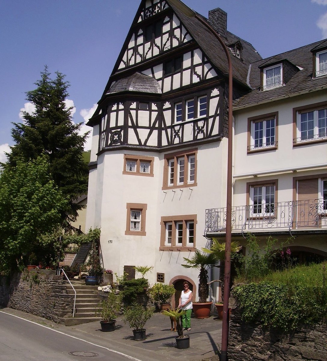 EngelStephana's tweet photo. @Bea_jose_21 @SilkeLeich14142 Traben-Trarbach an der Mosel wo meine Mutter geboren ist. Sehr schön, hier ist Ihr Geburtehaus. https://t.co/UqSggTRjWn