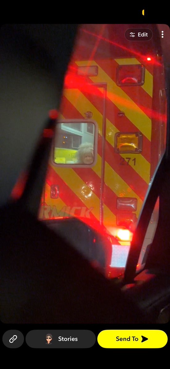 cameranaj's tweet photo. bro look at this lady we saw in the ambulance yesterdayjskskks https://t.co/uAiyVYb2k6