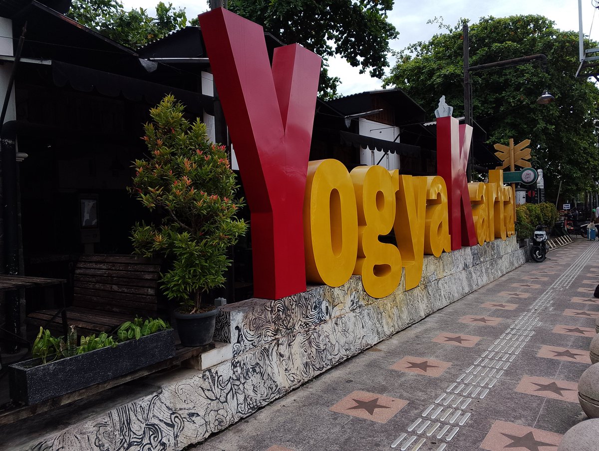 bakoelrotimanis's tweet photo. Ada yang sadar tidak tulisan ini sudah hilang? @txtfromjogja @jogja_menyapa @kidultetegsepur @merapi_uncover https://t.co/KotSO3bzn2
