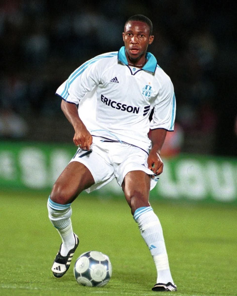 OM_Ouagadougou's tweet photo. 𝐌𝐚𝐥𝐢 𝐩𝐮𝐢𝐬𝐬𝐚𝐧𝐜𝐢𝐢𝐢 𝐚 𝐦𝐚𝐧𝐠𝐧𝐞 𝐝𝐞̀𝐬 🔥🇲🇱 

Il y a 2⃣7⃣ ans Seydou Keita débutait à l'Olympique de Marseille 🔥

#omafrica https://t.co/SZVvgFM5Sr