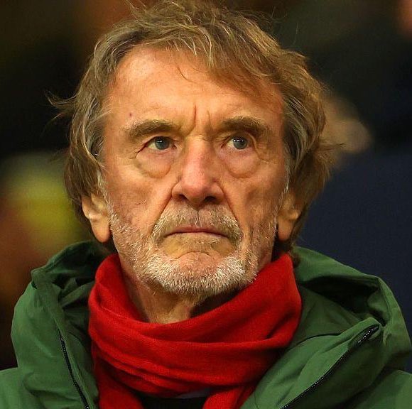 UtdJournalist's tweet photo. 🚨 BREAKING!

Some staff at Manchester United are concerned about Sir Jim Ratcliffe’s latest comments on immigration.

This could cause massive problems as Amazon continues to record behind-the-scenes footage! https://t.co/MwmLIJFc5h