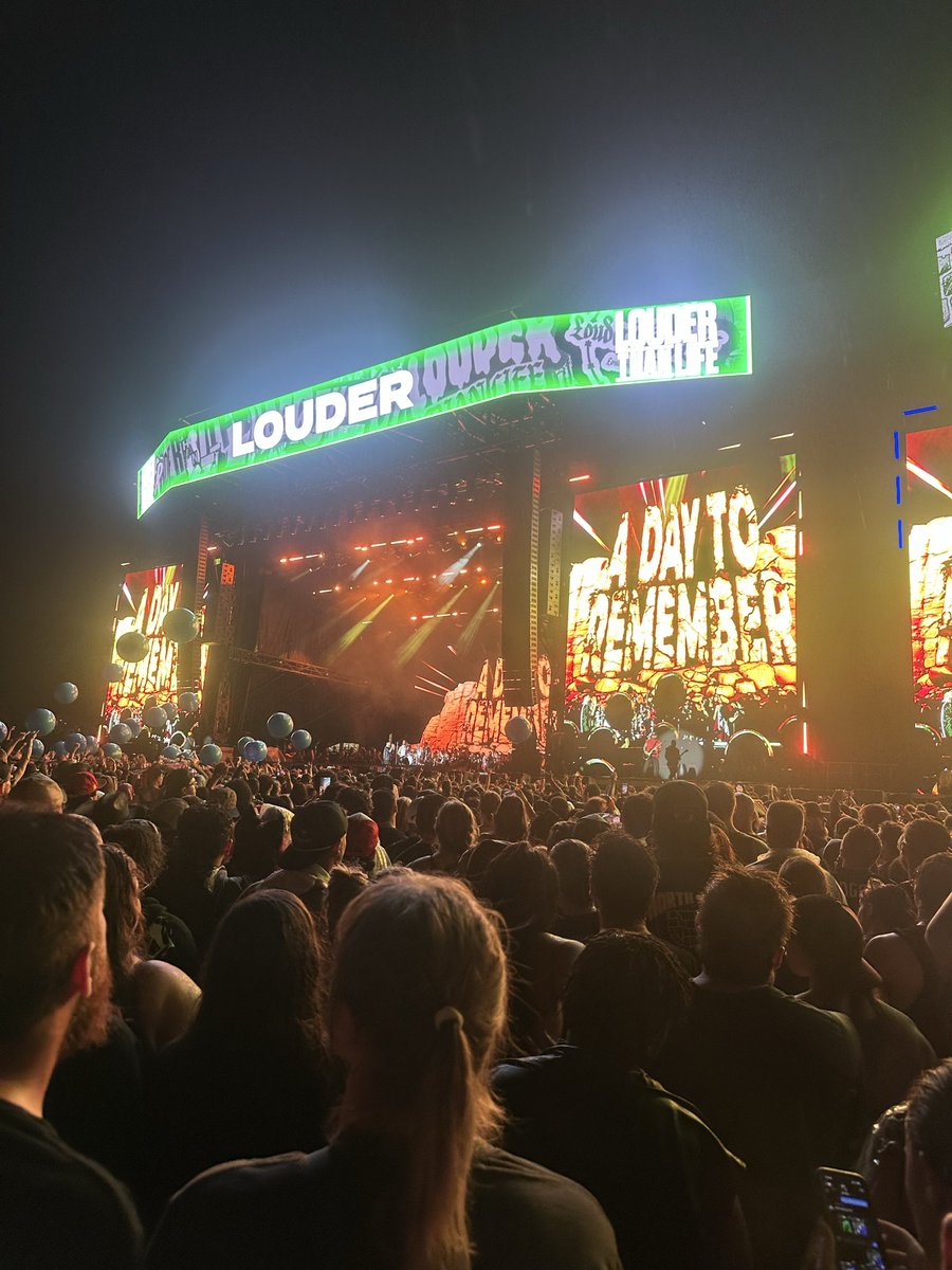 bigaige19's tweet photo. Friday night was awesome. https://t.co/zExtUykmdF
