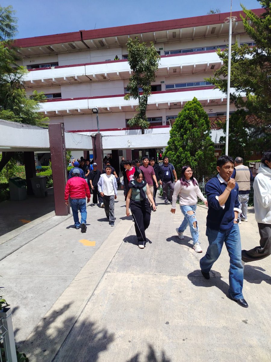 CECyT10_IPN's tweet photo. 🚨 La comunidad CELEX CECyT 10 participó en el Segundo Simulacro Nacional 2026 🚨

Docentes, estudiantes y personal pusieron en práctica los protocolos de seguridad y evacuación, fortaleciendo la cultura de prevención.

👏 Gracias a todos por su compromiso con la seguridad. https://t.co/76QPGtlLMI