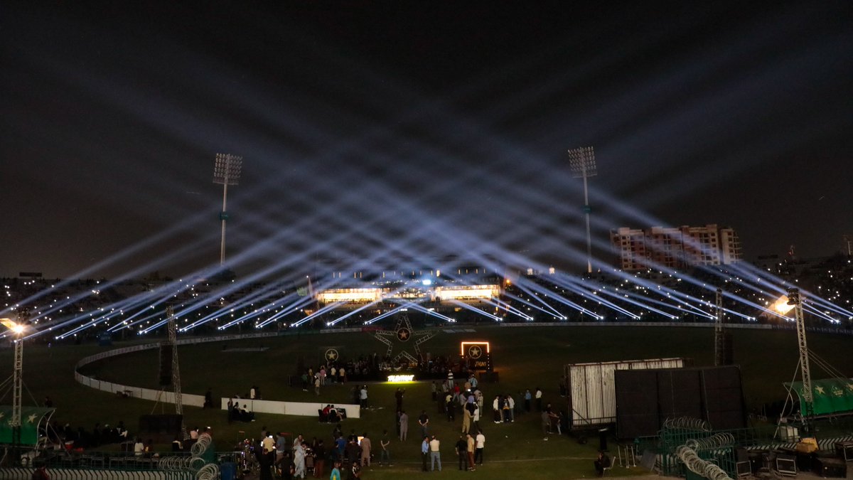 TheRealPCB's tweet photo. Lasers light up the Gaddafi Stadium β¨π
A spectacular laser show adds to the excitement of the Rivaj Presents University of Lahore PCB Talent Hunt Programme for Schools Season 2 opener π«
#PCBTalentHunt | #PakistanFutureStars | #SchoolToStadium https://t.co/sSxOOaXOc8