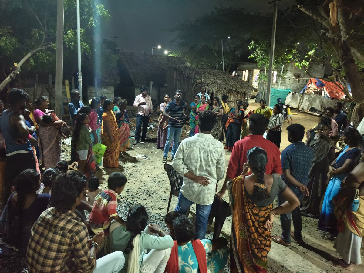 JanuNataraj335's tweet photo. அரண் கற்றல் மையம் 
300 ஆவது வாரம் 

"Give a man a fish and you feed him for a day; teach a man to fish and you feed him for a lifetime."

#அரண்
#பழங்குடியின_கற்றல்_மையம் 
#தன்னார்வ��் https://t.co/N8eIrcD19H