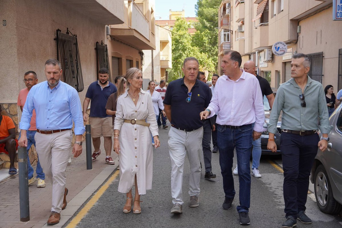 guidoprincesa's tweet photo. Siento rabia en Lorca.  En el barrio de Apolonia los niños ya no salen a los parques, los jóvenes ya no van a las canchas de fútbol y las chicas ya no pasean solas.
La reunión con la asociación de vecinos me llena de frustración y rabia... para seguir luchando. https://t.co/0SJH6flQDv