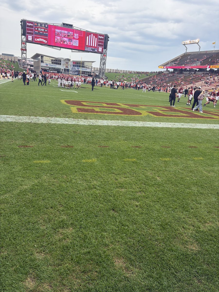 JackMuller623's tweet photo. I had an amazing game day visit at @CycloneFB!! Thank you for having me! I’m excited for future and further conversations! 
@ISURogers3 @CoachHestness @Coach_Roehl @williamseals 
@JohnKesselring @MartyWadle https://t.co/3c8dhTG39A