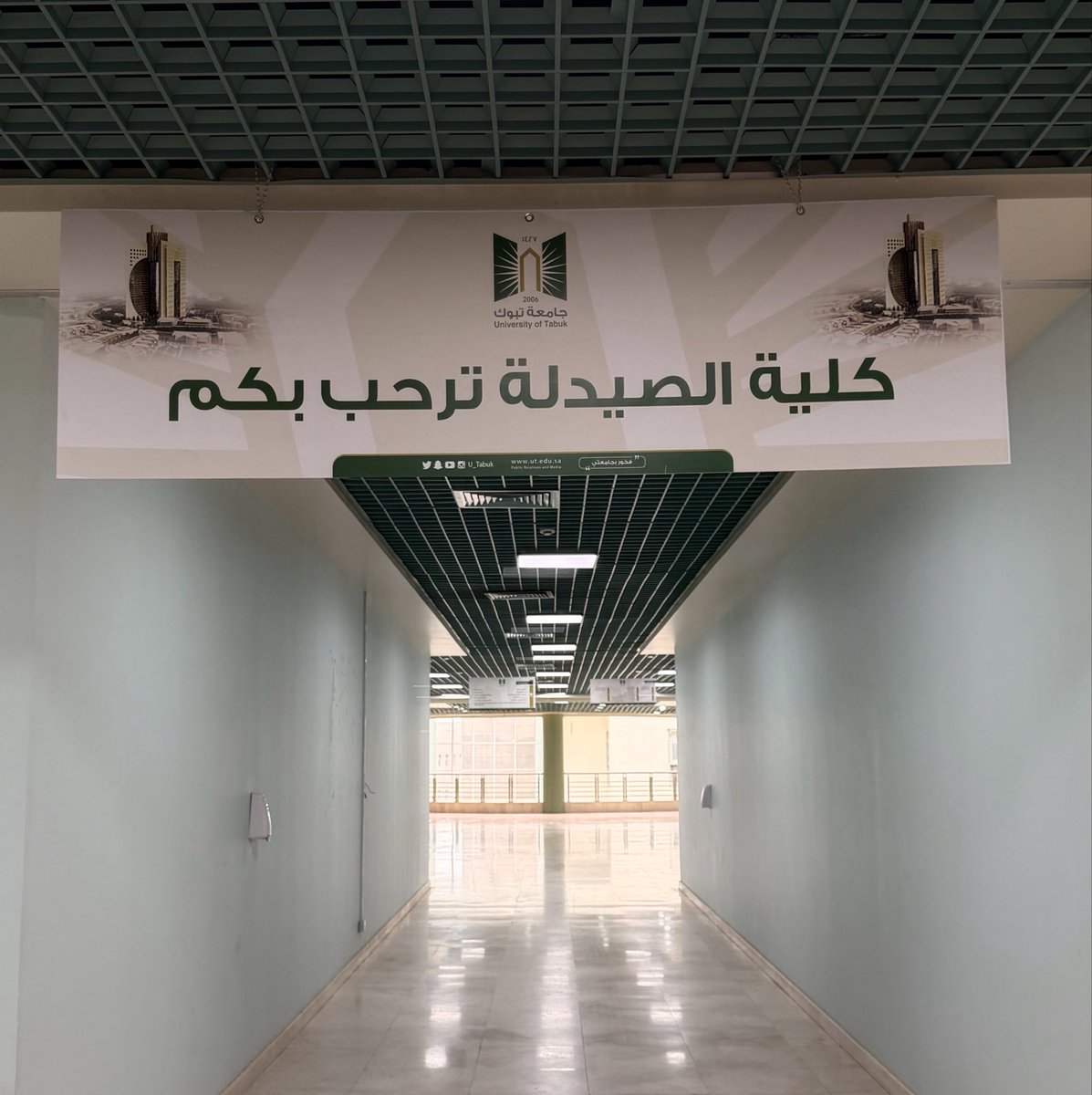 iilqli__'s tweet photo. #صيدلي_سعودي 
نحن الذين اختار الله لنا الطريق أولًا
وحين وقفنا بمنتصفه حيارى مُثقلين ألهمنا الاستمرار، كلما انحنت أكتافنا تخلِّيًا واستسلامًا، أرسل لنا من فيضِ حكمته ما نتعافى به من مرارة الأيام، ينفض عن روحنا غبار التعب، ليُربِّي فينا رغبة التمسُّك والمُحاربة🤍 https://t.co/8rkffNZDgA