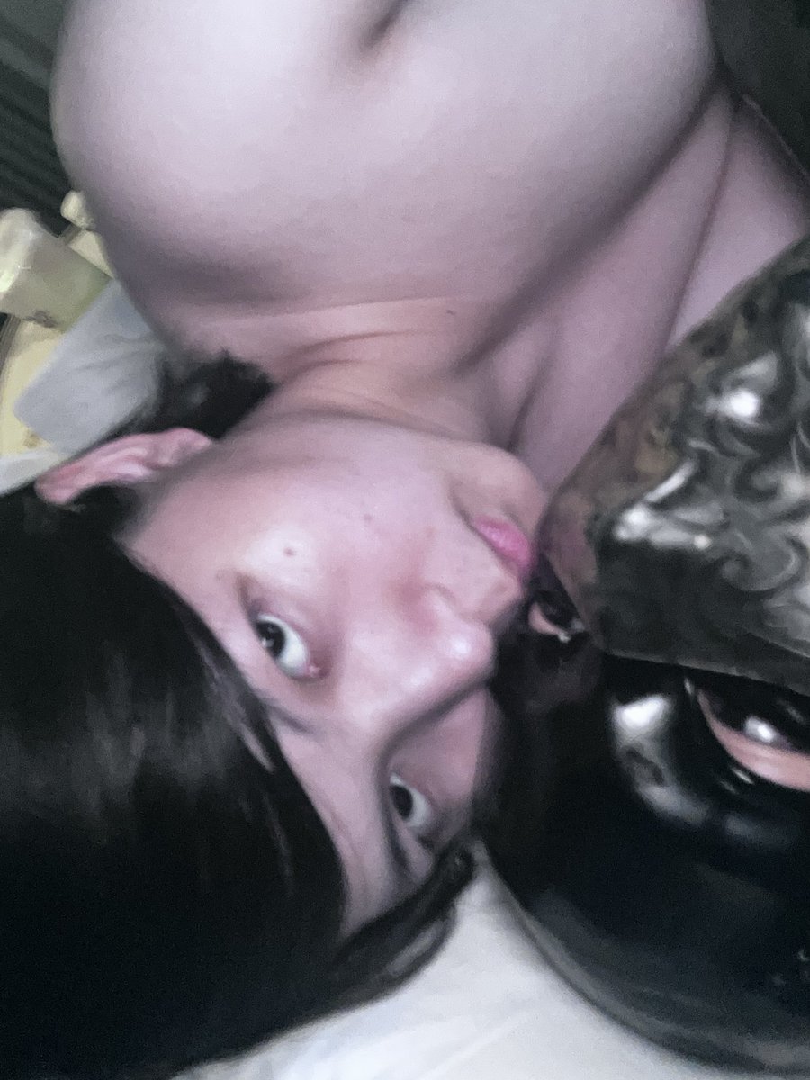 bebechante0718's tweet photo. love me in the dark.... https://t.co/TNHBHIEe2F