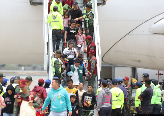 Kentuckygirl1's tweet photo. It wasn't enough for Biden to leave the southern border open.

They even booked flights.

Over 530,000 CHNV (Cubans, Haitians, Nicaraguans, Venezuelans) were dropped into unsuspecting American cities.

Open borders were a choice. 

Flights were a choice.

November is a choice.