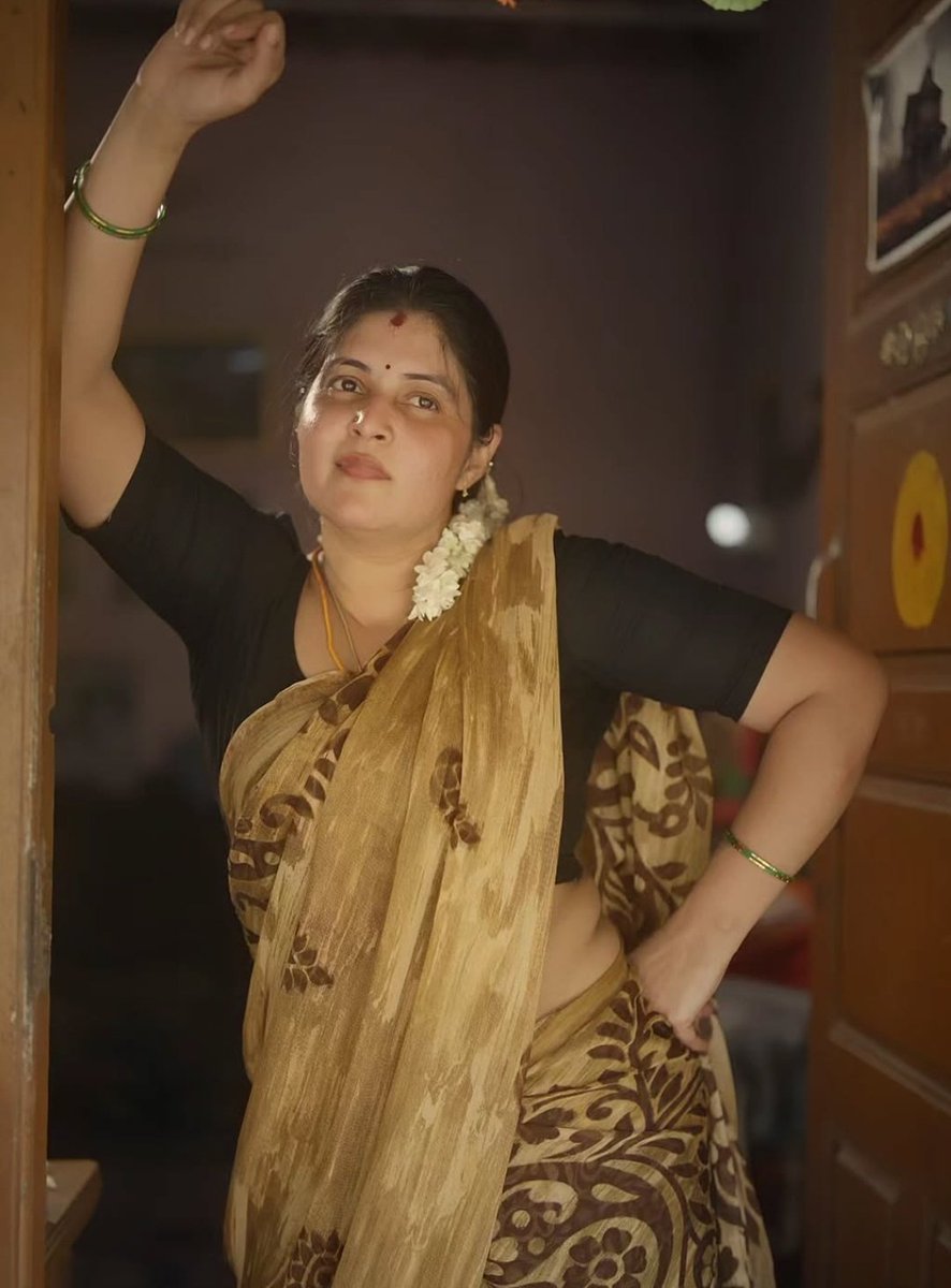 duskypriyaa's tweet photo. Saturday adhuma evanum online la kanum🙄

Elarum thirundhitengala🥺 https://t.co/HV6mC3X6j9