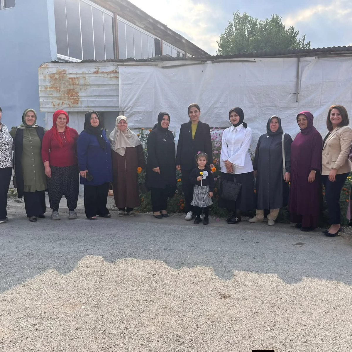 akkad_nafsin's tweet photo. 📍Esence Mahallesi 
Afşin İlçe Kadın Kolları Başkanımız Esma Ovalı Demir ve Yönetim Kurulu Üyelerimiz ile birlikte Esence Mahallemizde hane ziyaretlerimizi gerçekleştirerek kıymetli hemşehrilerimizle bir araya geldik. 🌿 https://t.co/c7XHlO5X6Q