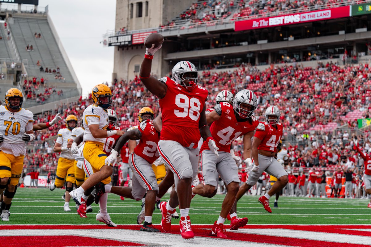 OhioStateFB's tweet photo. Celebrating with your brothers 🗣️

@DabigRootJJ | #GoBucks https://t.co/SEYfTBL5TF