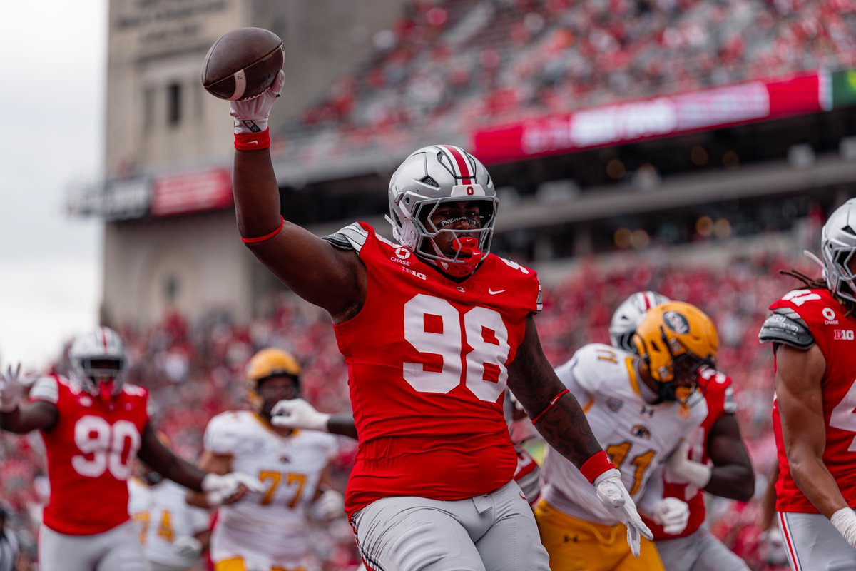 OhioStateFB's tweet photo. Celebrating with your brothers 🗣️

@DabigRootJJ | #GoBucks https://t.co/SEYfTBL5TF