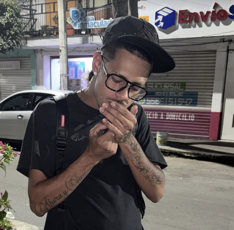 Aaron48408600's tweet photo. ojala tiemble para que salgas de tu casa y pase a verte https://t.co/f07d3k1GWG