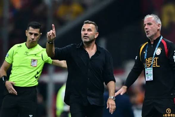 Atasaray16's tweet photo. Durmak yok Okan Buruk istifa
 #OkanBurukİstifa https://t.co/HSKWg28fyW