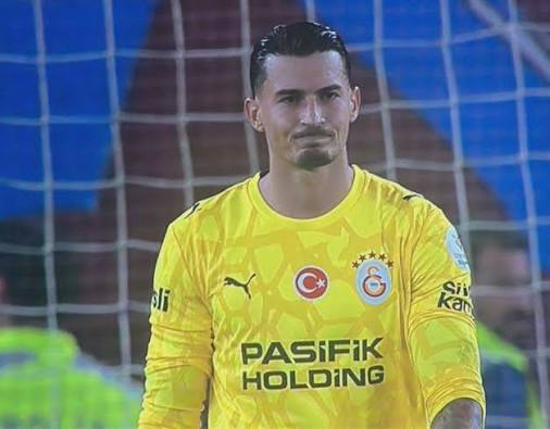 huacanvlr's tweet photo. taze gol yemiş uğurcan suratı https://t.co/dMwSHq1Z8s