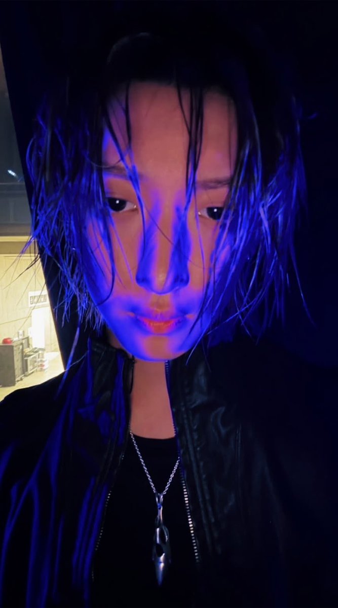 Shottiesss's tweet photo. This genre of Woojin is so cool https://t.co/m1X0rcPGXE