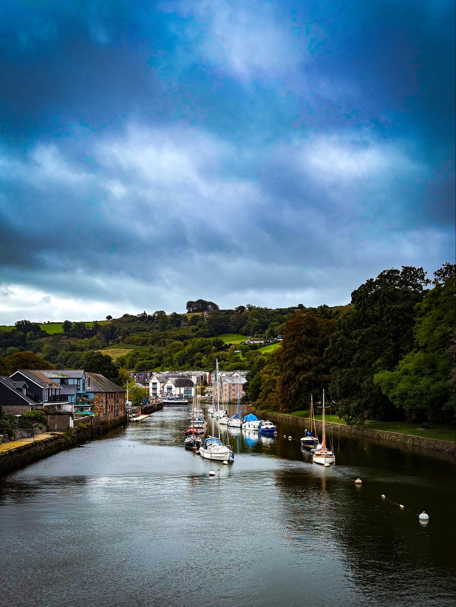 TipsyOnTour's tweet photo. Passing through beautiful #Totnes #Devon today. Was good to see such a busy, bustling and vibrant town, increasingly a rare thing. Including some Morris Dancers which are always fun. It seems very eccentric to a modern eye but it’s great that people are keeping these traditions alive!

Morris Dancing has been documented in England since the mid-15th century. Despite Puritan suppression, it survived, especially in rural areas. Its revival began in the 1890’s and today features mixed and women’s sides alongside traditional men’s teams.

 #MorrisDancing #FolkTradition #CulturalHeritage