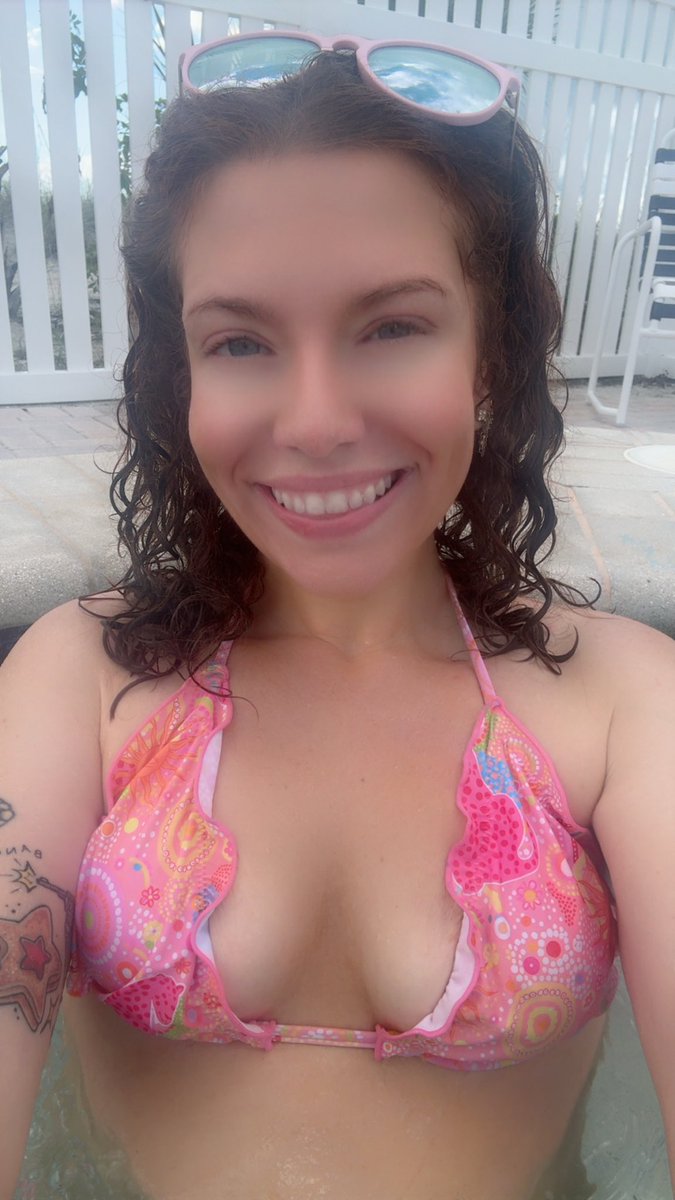 _peachgumdrop's tweet photo. Just beachy 🏝️ https://t.co/l0JmKfWQka