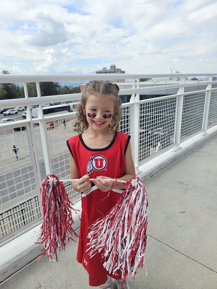 robert70045981's tweet photo. Granddaughters 1ST GAME GO UTES!! #utesgameday https://t.co/wEh1oC6F93