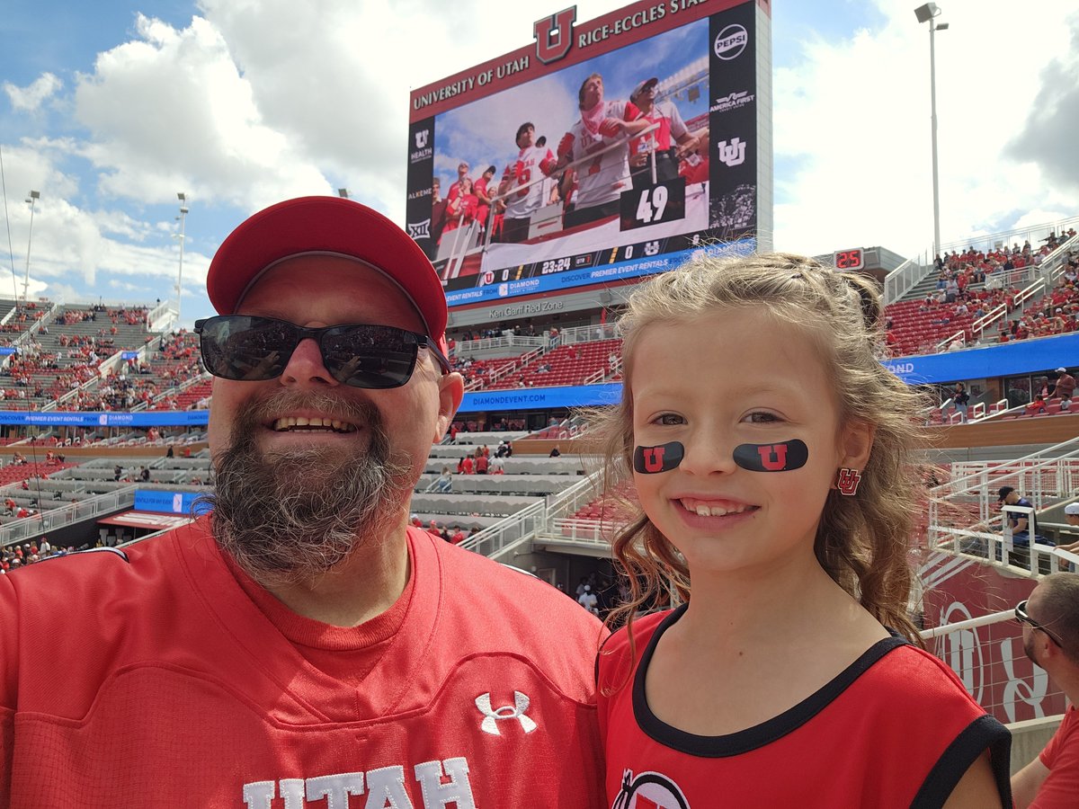 robert70045981's tweet photo. Granddaughters 1ST GAME GO UTES!! #utesgameday https://t.co/wEh1oC6F93