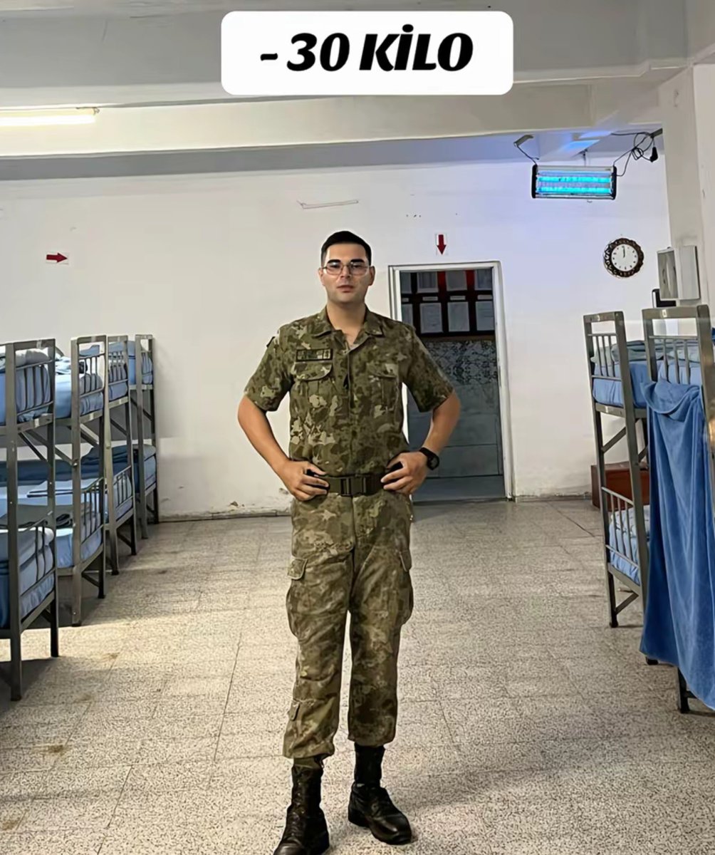 bayrakmedya's tweet photo. Vatani görevini tamamlayan bir Mehmetçik, askerliğe başladıktan 6 ay sonra son halini paylaştı. https://t.co/1txb7vKTLV