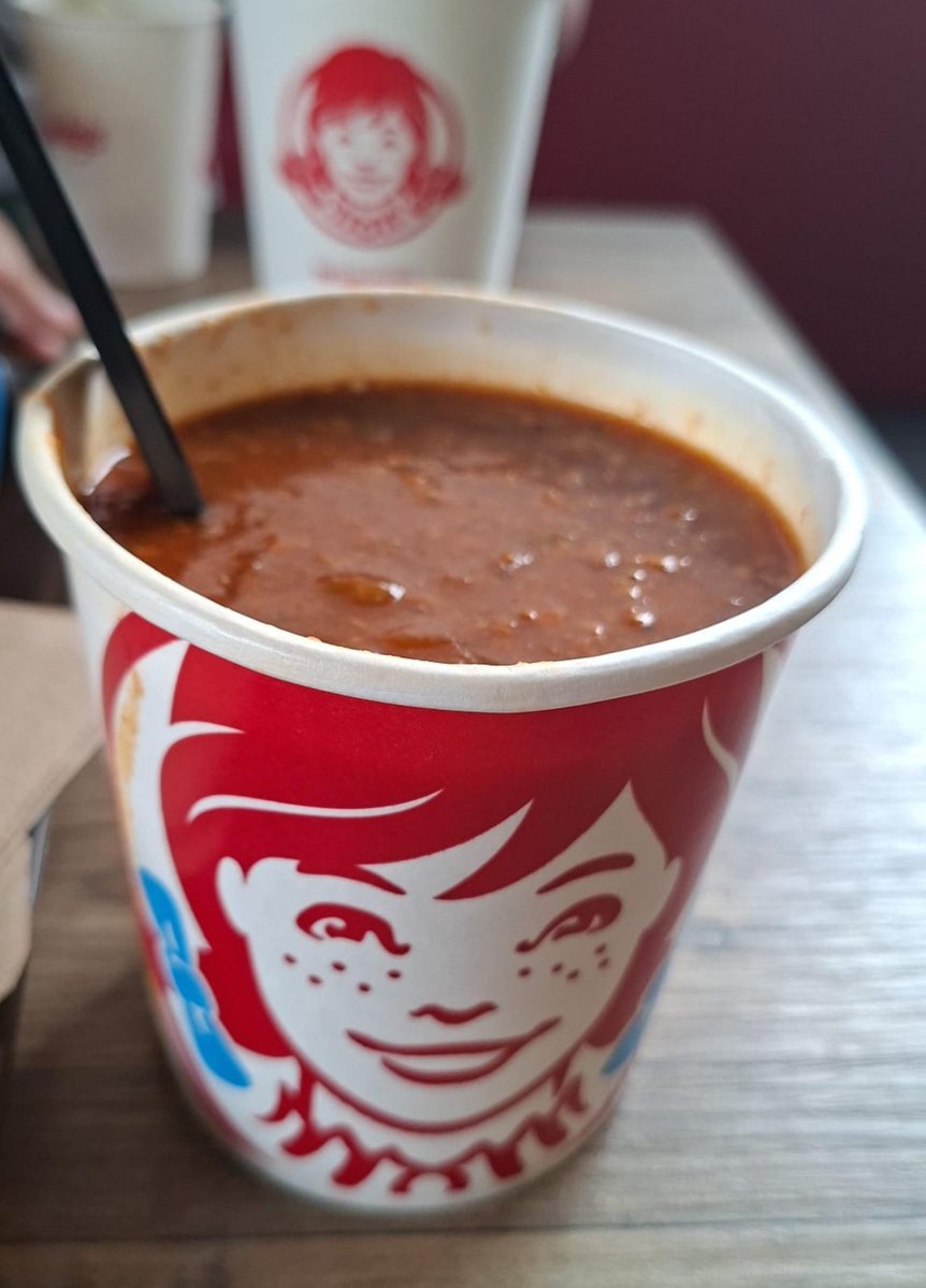 thememegirlsv's tweet photo. Salí a comer con un chico guapisimo me tocó pagar la cuenta por que aún no tiene trabajo.

P.D. Es un chico guapo de 7 añitos https://t.co/zCXZxTAMYk