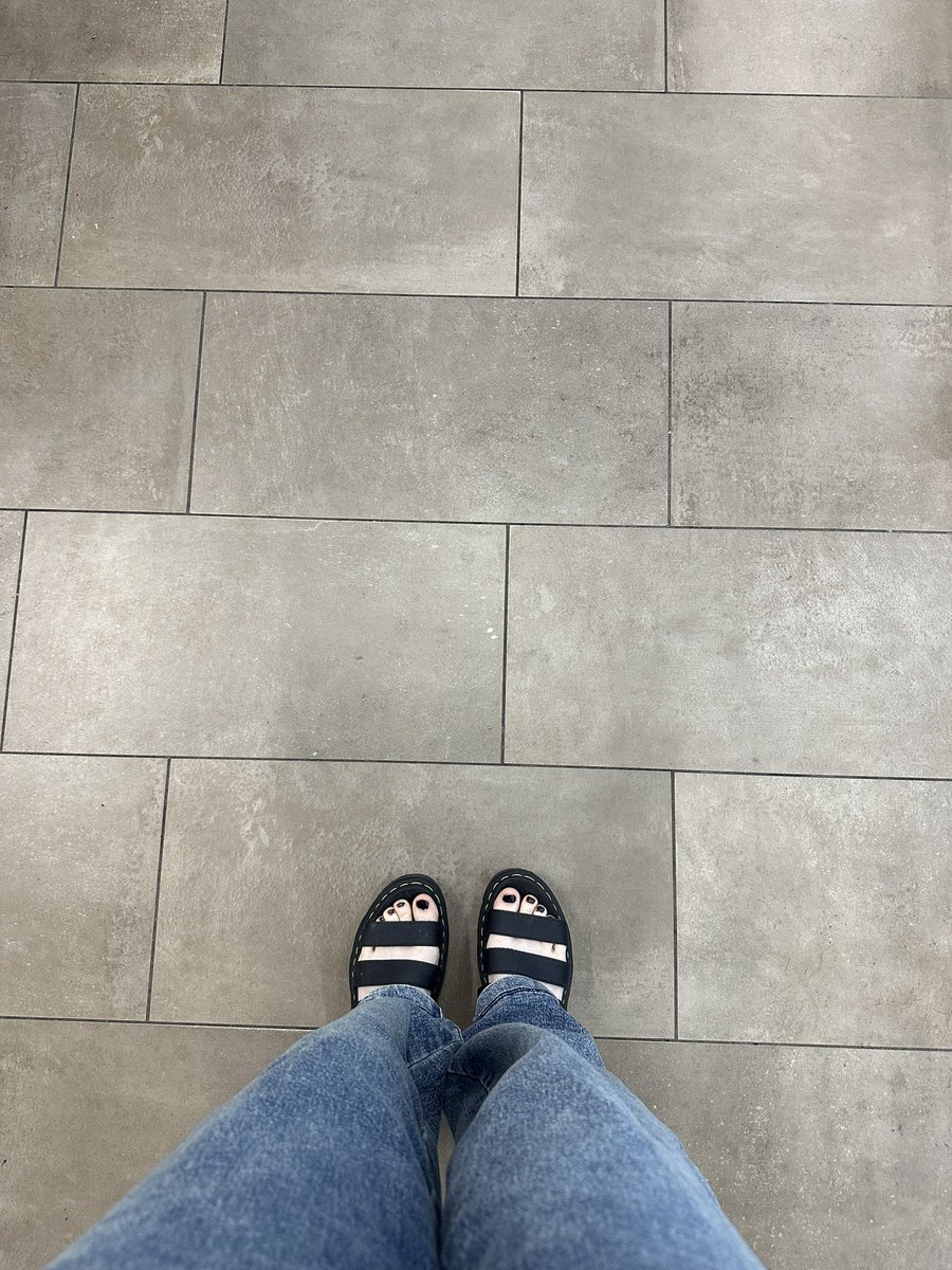 brookeshupe69's tweet photo. toes out for miss williams if ya nassstayyyy https://t.co/zt4Y1LYCW6