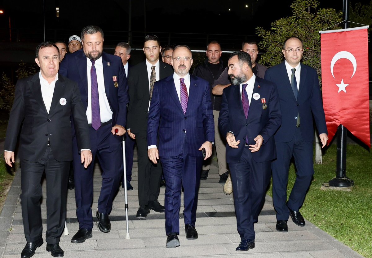 turanbulent's tweet photo. 19 Eylül Gaziler Günü vesilesiyle kahraman gazilerimizle bir araya geldik.

Hatıralarını dinledik, sohbet ettik. Her bir sözlerinde bu vatan için göze alınan fedakârlığın, ödenen bedelin ve verilen mücadelenin derin izlerini hissettik.

Gönlümüzde iz bırakacak, çok anlamlı bir akşam oldu. TÜGŞAV @GazilerVakfi  Gn Bşk @lokman_aylar, @keciorenbeltr Bşk @OzarslanMesut, MHP Gn Bşk Yrd @ahmet__yurdakul ve emeği geçen herkese teşekkür ediyoruz.

Başımızın tacı gazilerimizin #19Eylül #GazilerGünü kutlu olsun. 🇹🇷