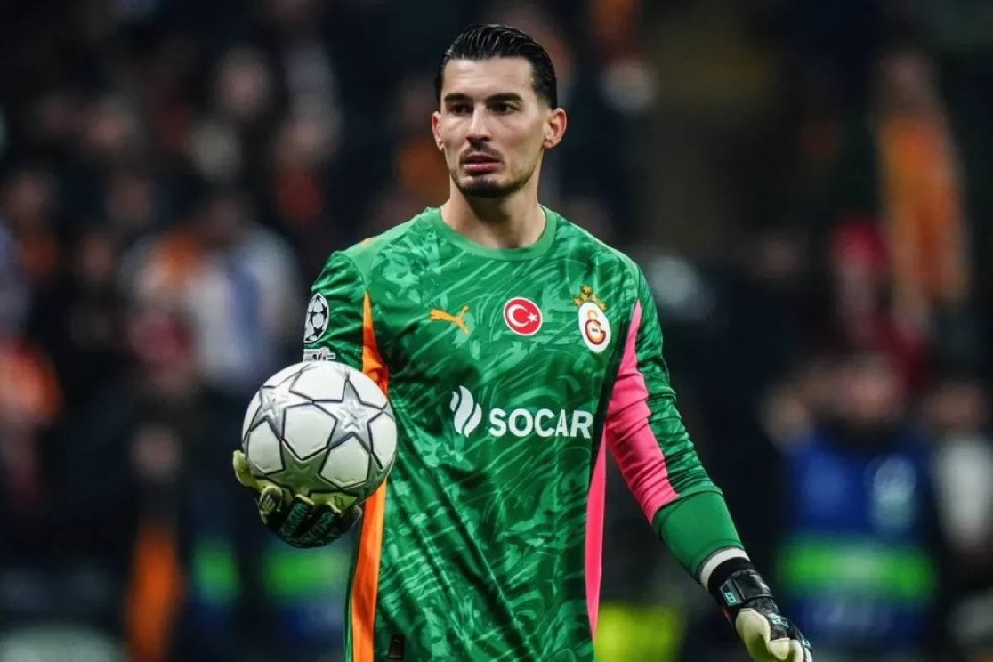 433galatasarayl's tweet photo. 4 maçta; 15 şut gelmiş, 11 gol yemişsin.

Kendine gel çakırım.. https://t.co/TBqWBVt3my